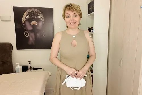 Массажист умеет разминать не только спинку, но и мой клитор