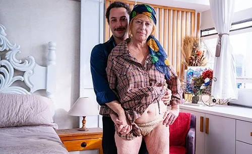 Я не прочь отжарить в попку бабку, даже очень страшную!