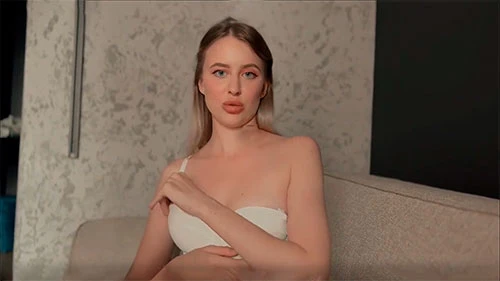 "Мой отец так плохо зарабатывает, что ты только лифаки покупаешь?!", - мачеха показывает мне свой откровенный шмот